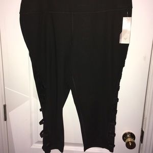 NWT Livi active sculpting Capri leggings size22/24